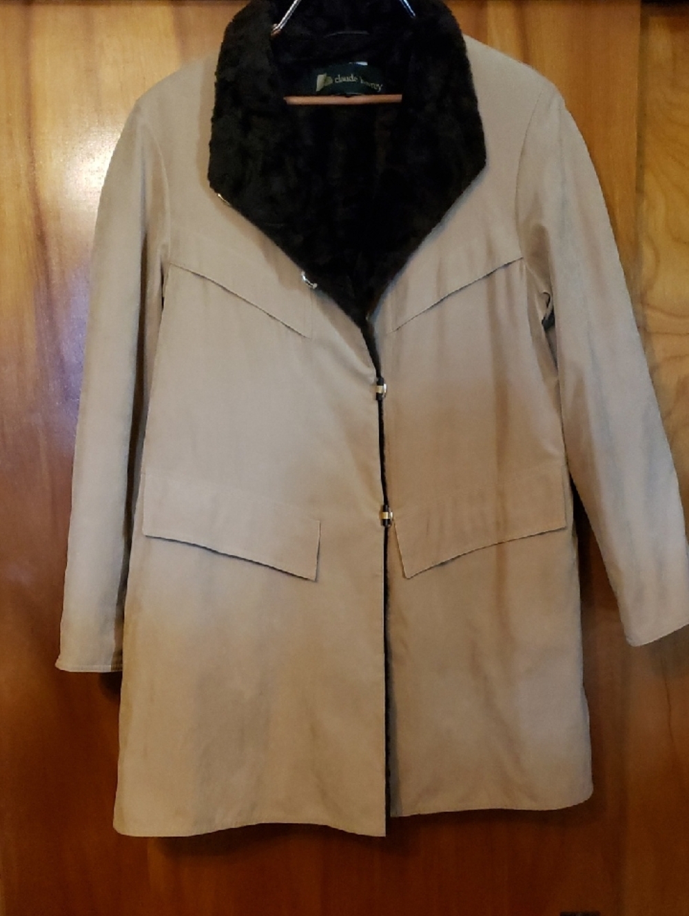 Stylish European Vintage Women's Tan Trench Coat with Chocolate Faux Fur Lining